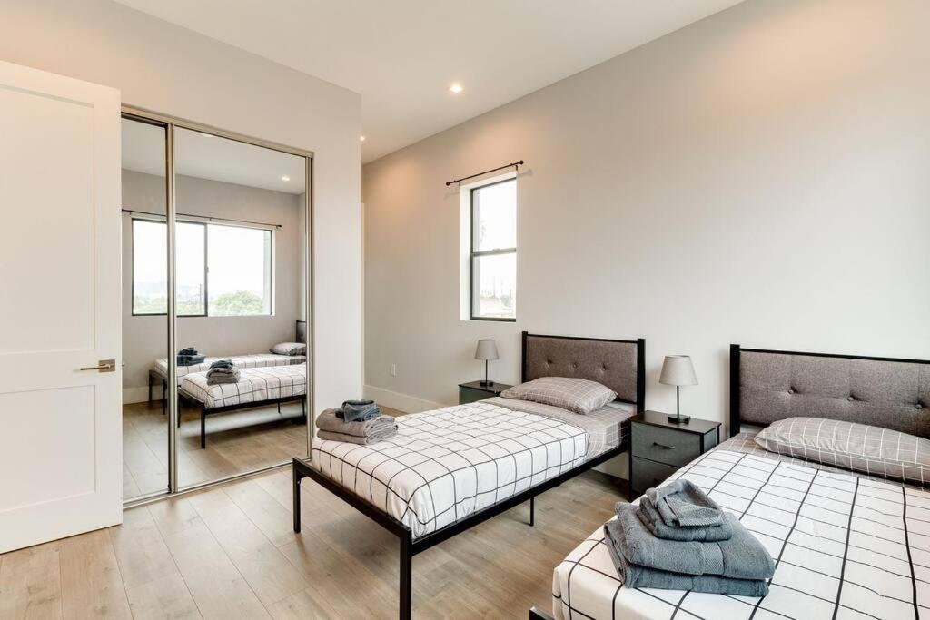 Villa 3 Luxury Modern Homes 12 Bedrooms & Rooftop Decks